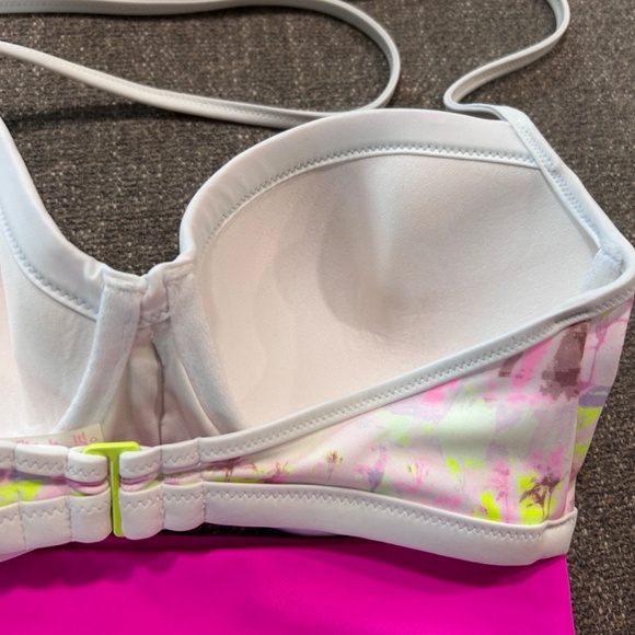 🔴Victoria Secret Bikini Set - Picture 5 of 9